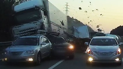 서해안고속도로 9중 추돌사고..."졸음운전 가능성" / YTN