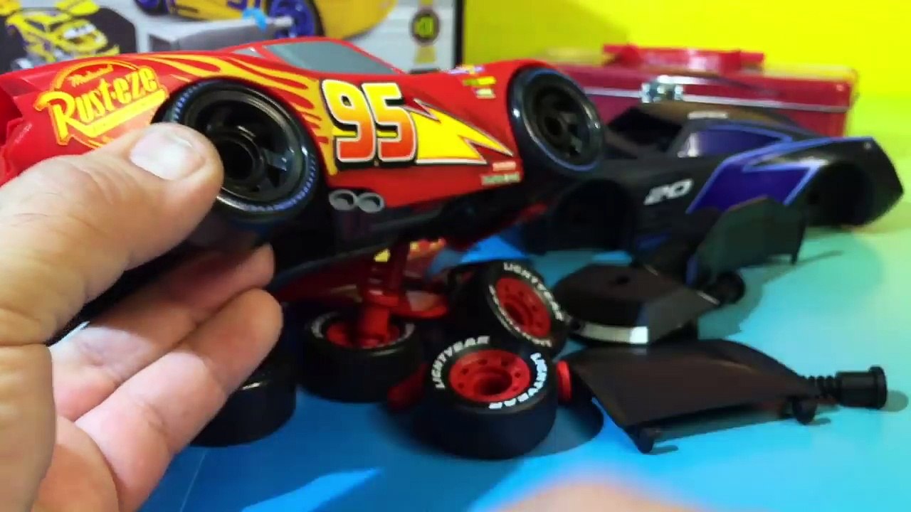 Disney cars 3 cruz ramirez lightning mcqueen jackson storm junior kit tomica disney pixar