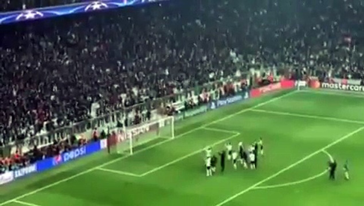 Besiktas-Porto : Incroyable ambiance de public Turc