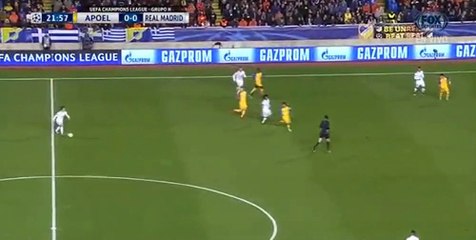 La superbe reprise de volée de Luka Modric suite à une aile de pigeon du défenseur adverse !