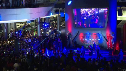 Elenco de "Star Wars: Os Últimos Jedi" comparece a pré-estreia