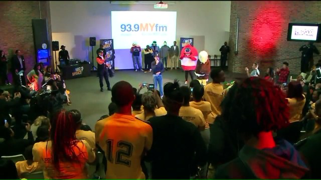 Chance the Rapper Surprises Chicago Students, Announces $1M Donation from Jewel-Osco