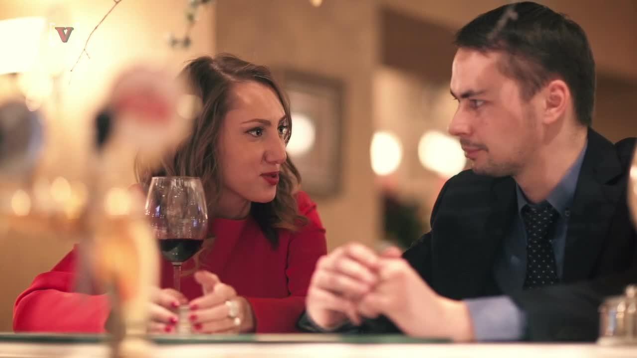 Hot People on Tinder Hit Peak 'Attractiveness' Before Meeting, Study Finds
