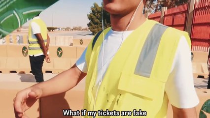 بدأنا موجة الجماهير في نهائي كأس آسيا  How to start a Mexican Wave #عمر_يجرب