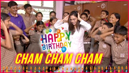 Amruta Khanvilkar's Birthday Celebration 2017 | Enjoy Dancing With The Childrens | Marathi Actress