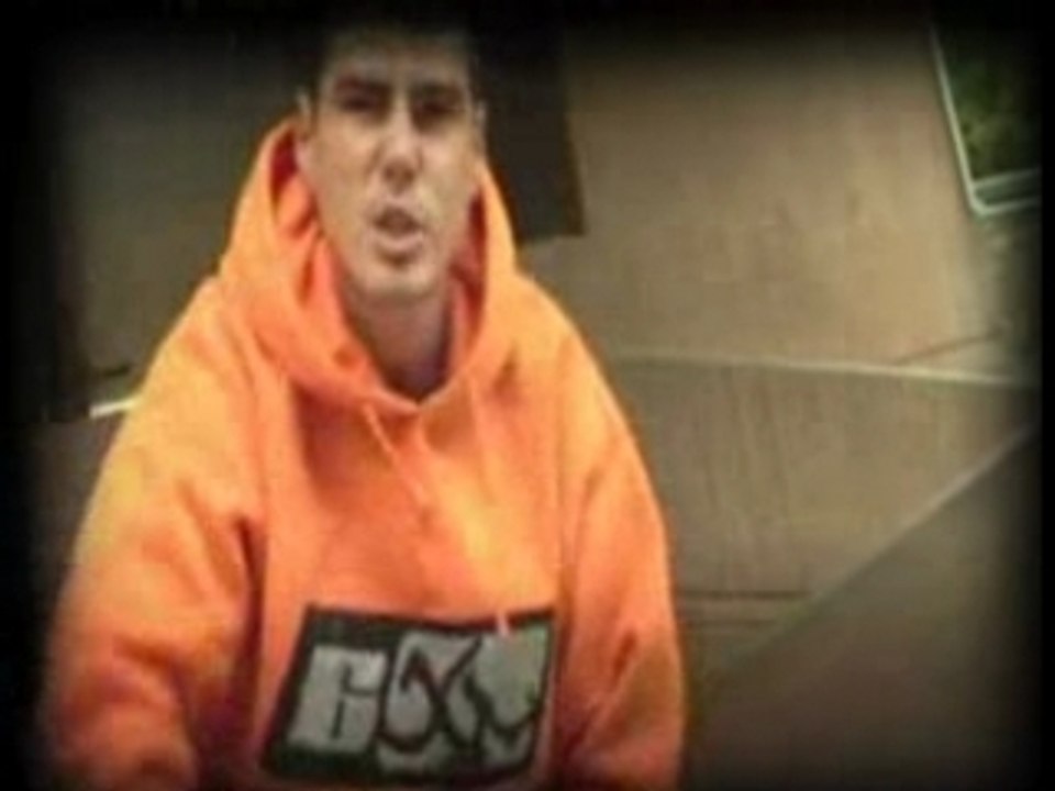 Gosse du trottoir