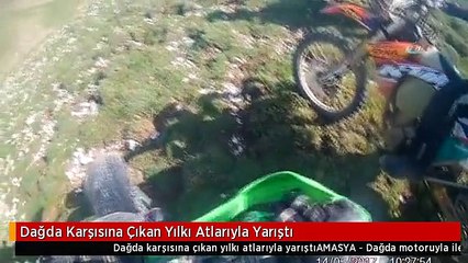 Dağda Karşısına Çıkan Yılkı Atlarıyla Yarıştı