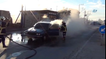 Kırmızı Işıkta Duran Araç Alev Aldı