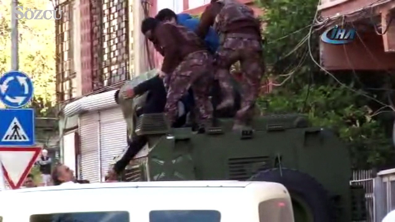 Cezaevi firarisi polisi görünce ailesini rehin aldı