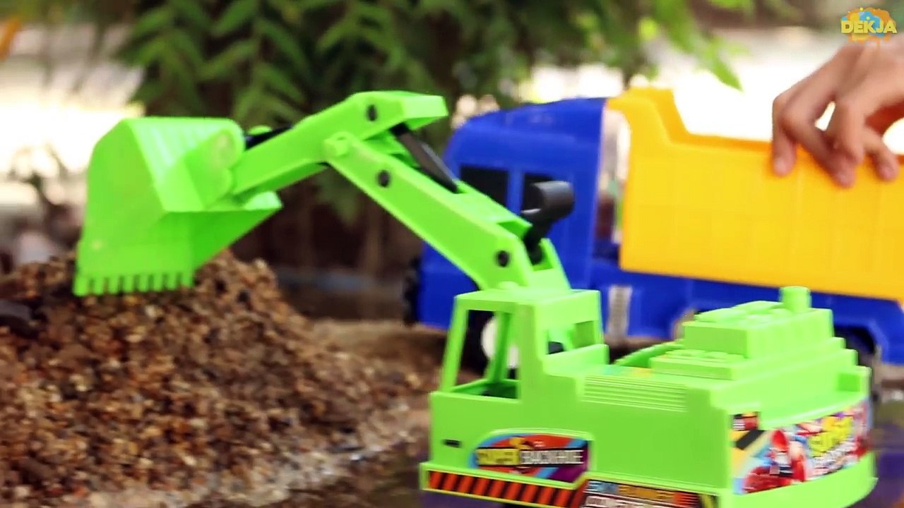 ของเล่นรถแม็คโคร รถตักดิน รถดั้มต่อคิวบรรทุกทราย Diggers For Children Excavator