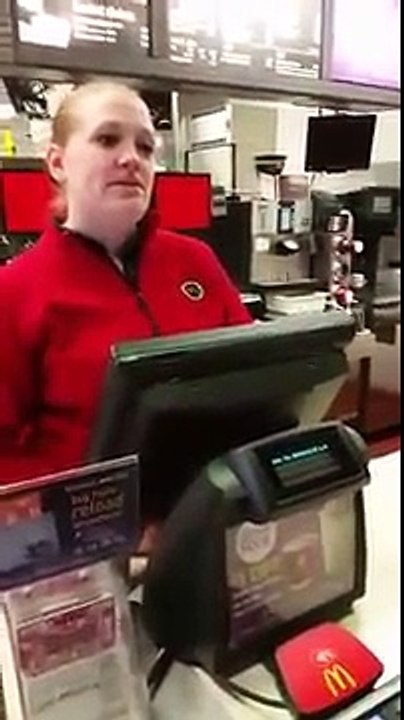Samohrana majka je poslužila bogatu staricu u McDonaldsu