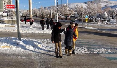 Yozgat'ta yollar buz pistine döndü