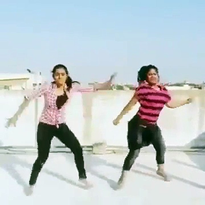 Khaidi 150 th Ammaduu let s do kummudu ....... beautiful dance by girl