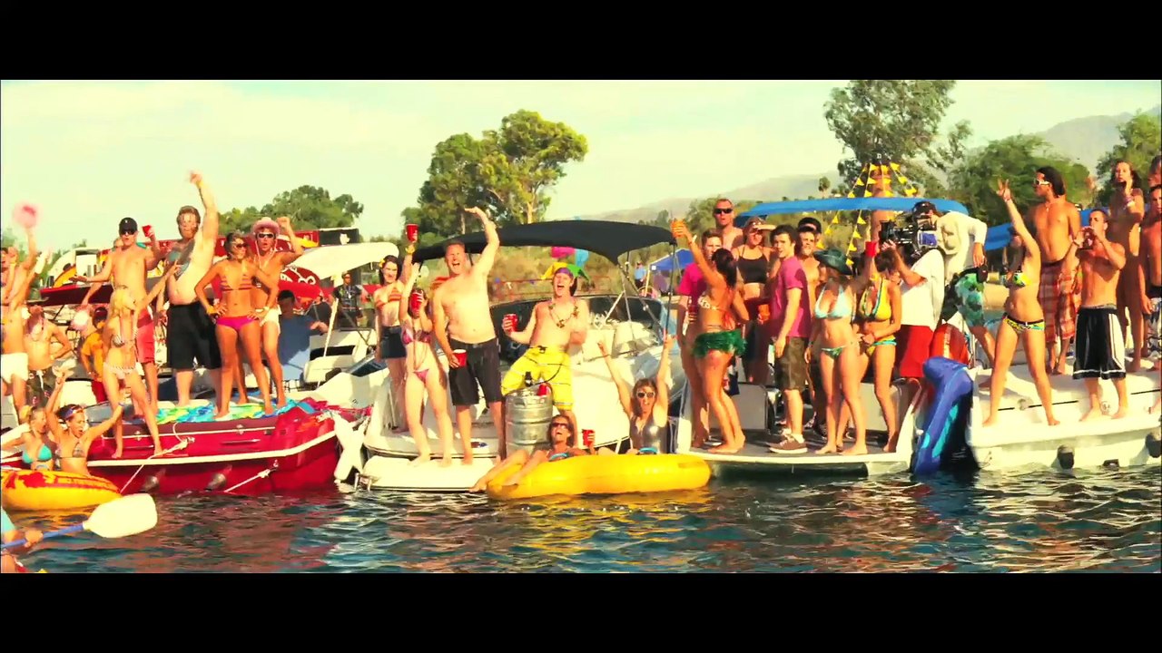 Kelly Brook is Super Hot in Piranha 3D - Fan Reviews