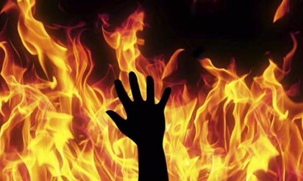 Cemburu, Istri Bakar Selingkuhan Sang Suami dan Anaknya