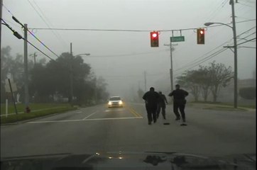 Un policier tase un homme de 86 ans, il porte plainte et touche 900.000 dollars