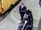 Un homme courageux fait tomber un voleur en scooter qui vient de braquer une femme... Héro du jour