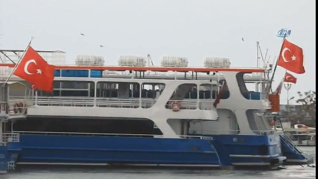 Lodos Nedeniyle Bostancı Sahilinde Dev Dalgalar Oluştu