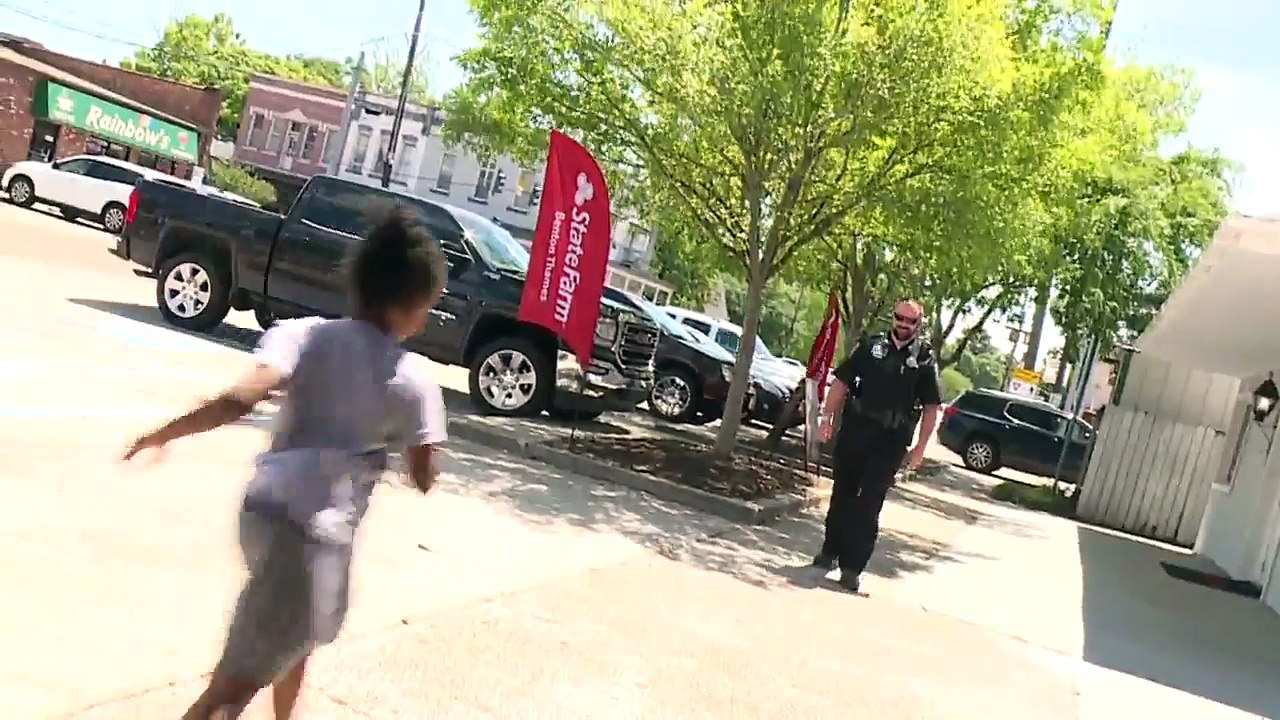 7-Year-Old Girl Travels the Country to Hug a Co...