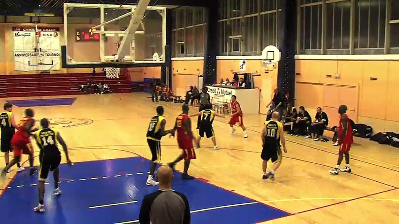 Basket-ball. N3M.  Martigues 86 / 59 Tarascon