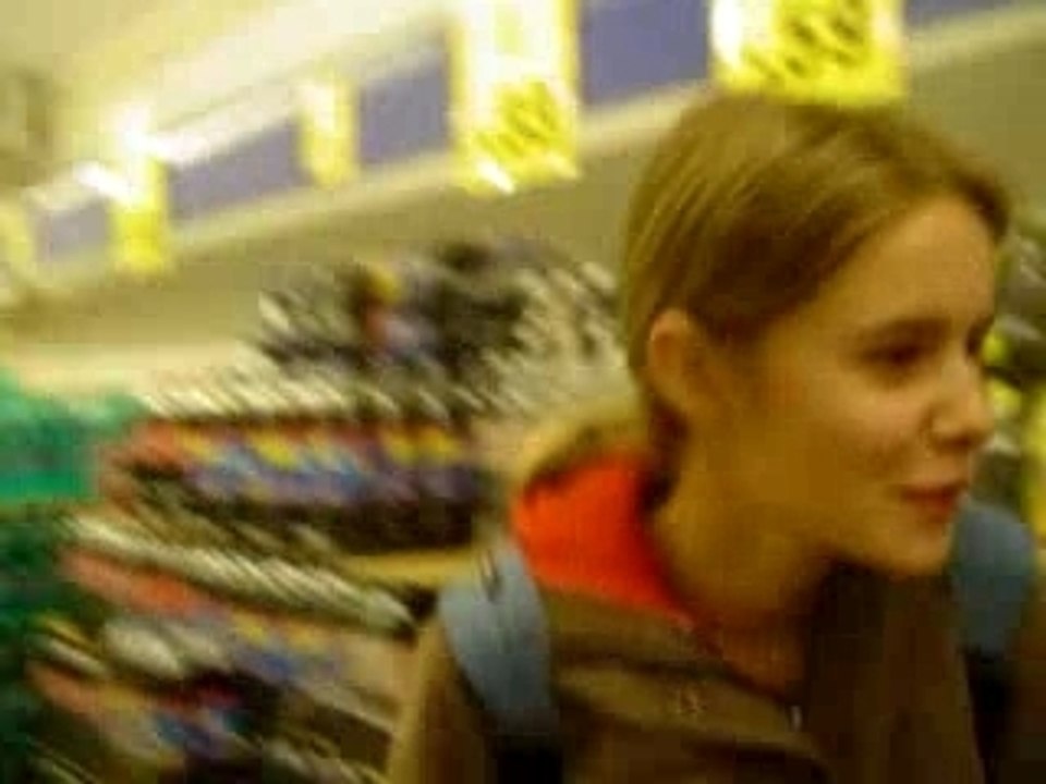 4 folles dans un magasin