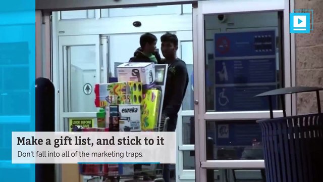 6 easy ways to save money on holiday shopping