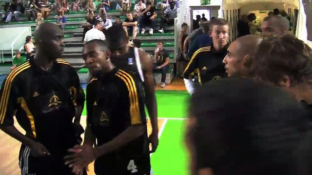 Fos Ouest provence Basket. Collector pour les fans, la dernière présentation de l'effectif 2010/2011