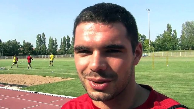 Un nouveau milieu de terrain au Football Club de Martigues (vidéo).