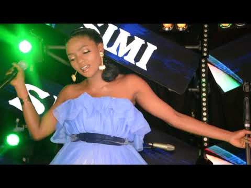 Watch Nigerian singer Simi perform tracks from her brand new album Simisola
