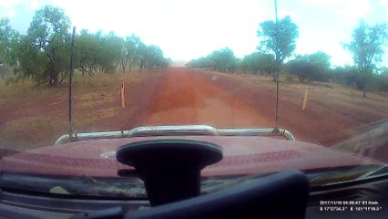 Por una nube de polvo su camioneta terminó en un taller