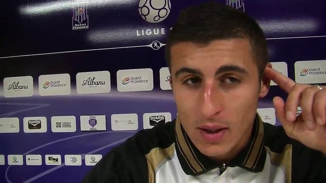 Le milieu de terrain Istréen Ryad Nouri dans les vestiaires de Parsemain