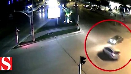 Adana'daki akıl almaz trafik kazaları MOBESE'de