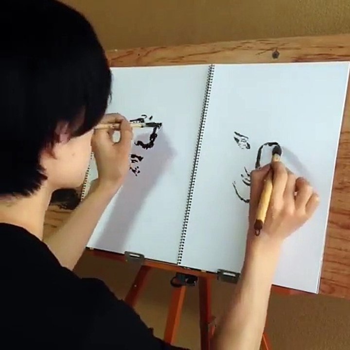 Artist Paints Effortlessly With Two Hands