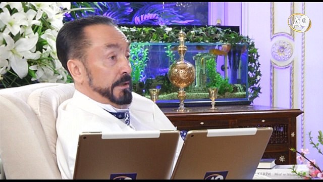 Dekolte karşıtlığının kadına çok ilkel bir bakış açısında oluyor. Sadece kadın değil çocukları da baskı altına alıyorlar