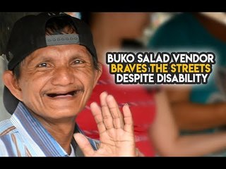 Laudable Pinoy vendor sells ice candy on the street despite disability