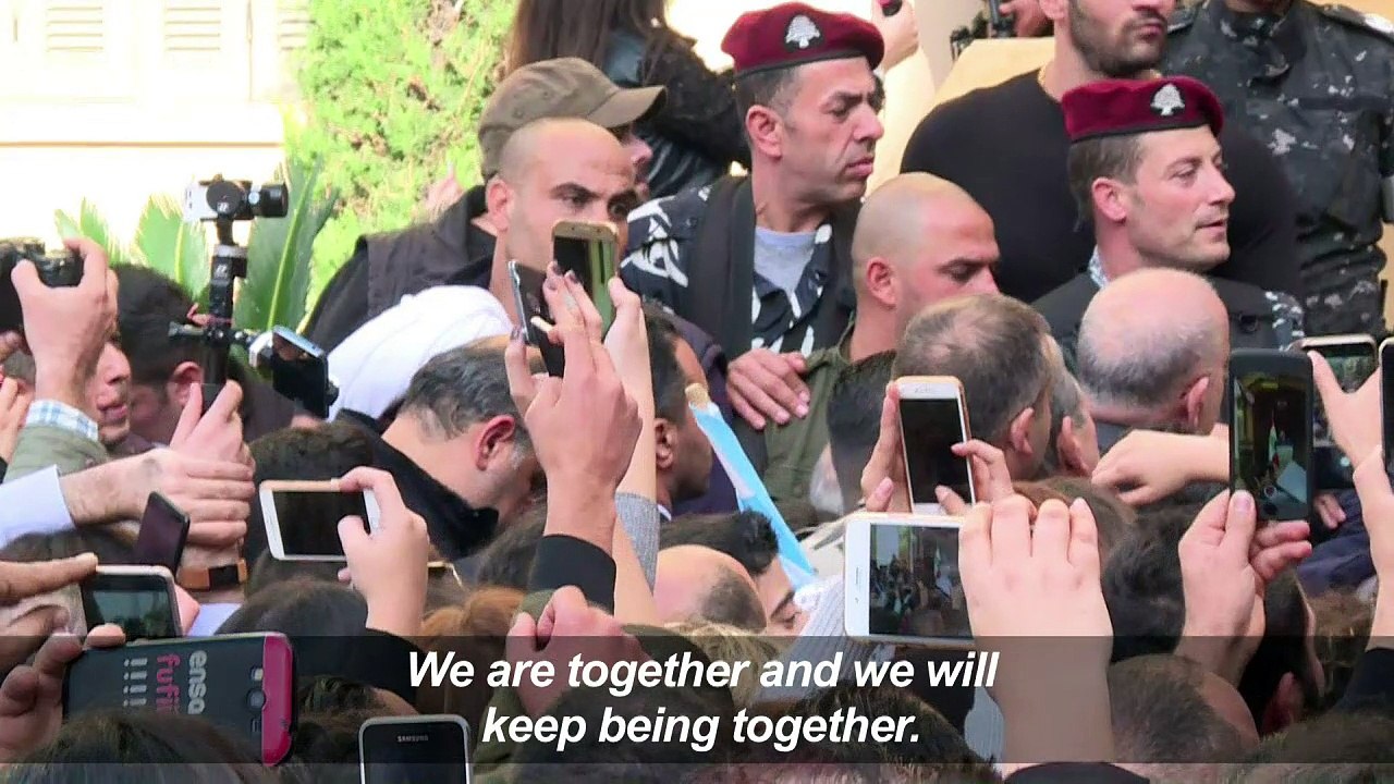 Hariri, cheered by large crowd, pledges to stay in Lebanon