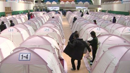 밤사이 약한 여진...차분한 지진 대피소  / YTN