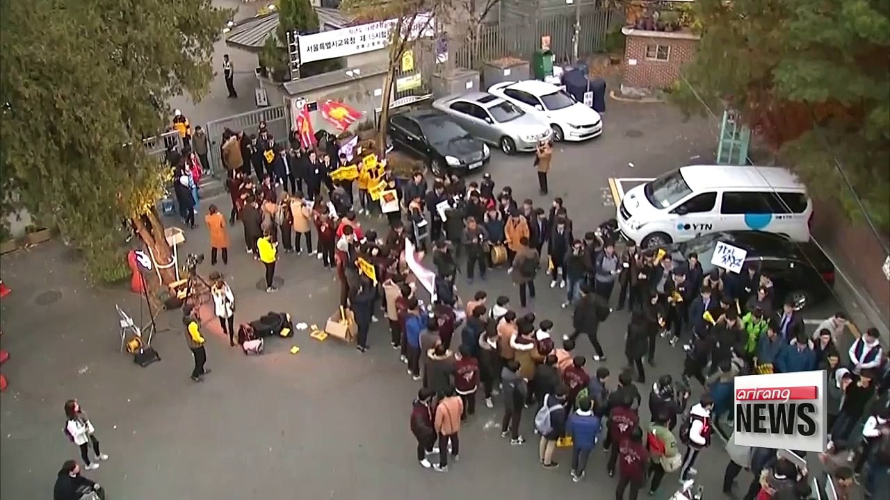 Hundreds of thousands of students take delayed college entrance exam