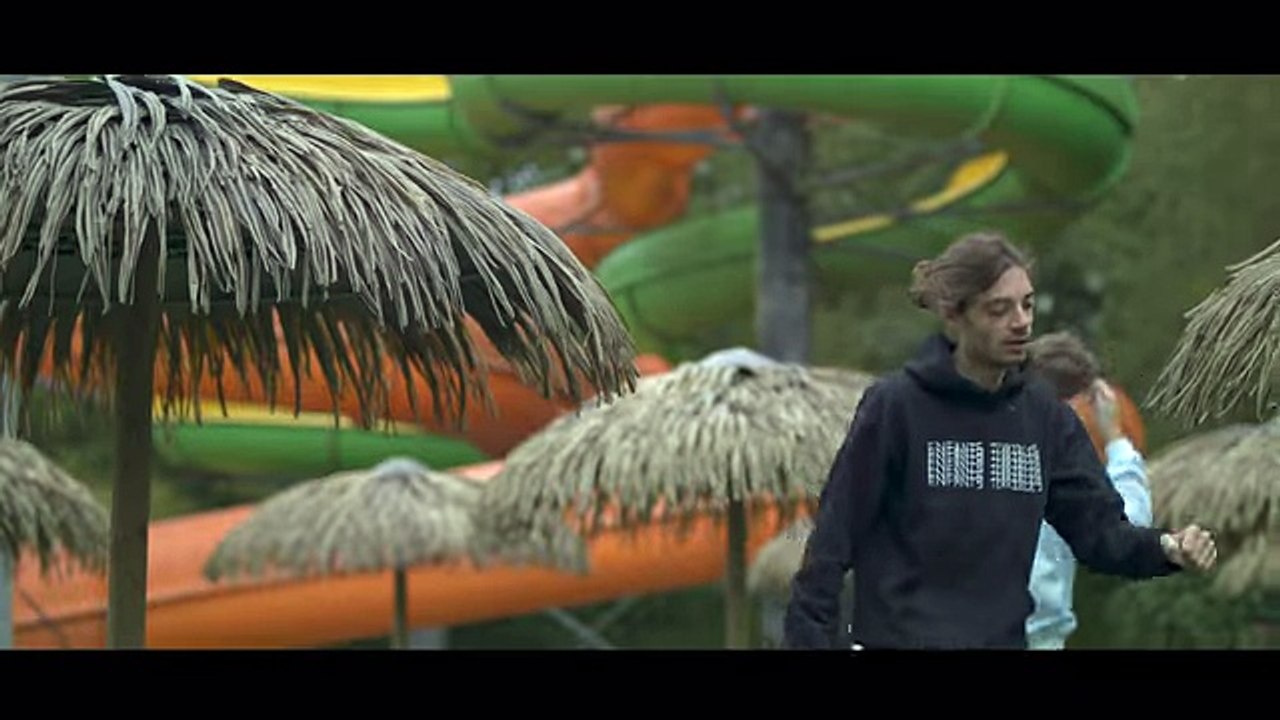 Columbine - Pierre, feuille, papier, ciseaux (Clip Officiel)