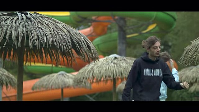 Columbine - Pierre, feuille, papier, ciseaux (Clip Officiel)