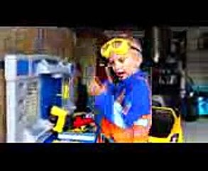 Bad Baby Отбуксировал Машину шутка Little Driver on Colored Power Wheels in Real Life SKIT