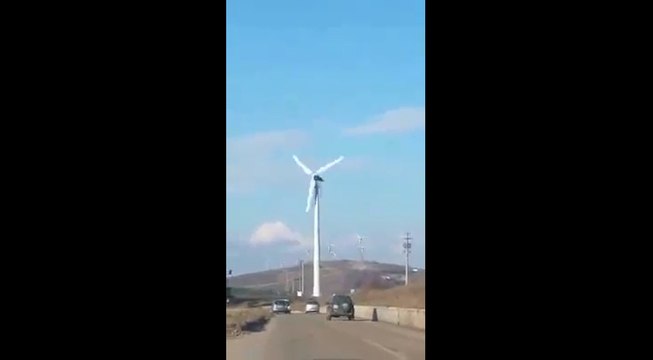 Une éolienne tourne beaucoup trop vite et explose.
