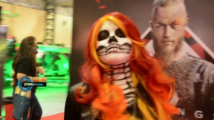 Crazy Cosplayers At MCC 2017 | Otaku In Town