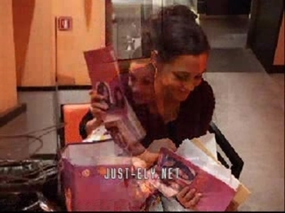 Just-ely - Remise du courrier des Fans !!