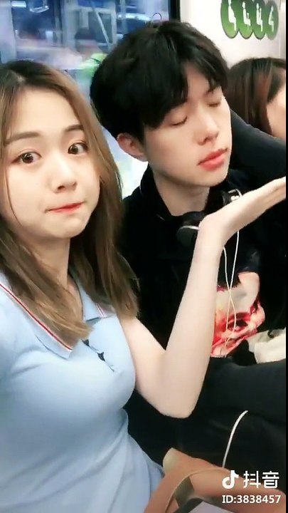 Hãy ra đây mà xem, cả châu Á đang "phát sốt rần rần" với trào lưu hứng cằm này đây!