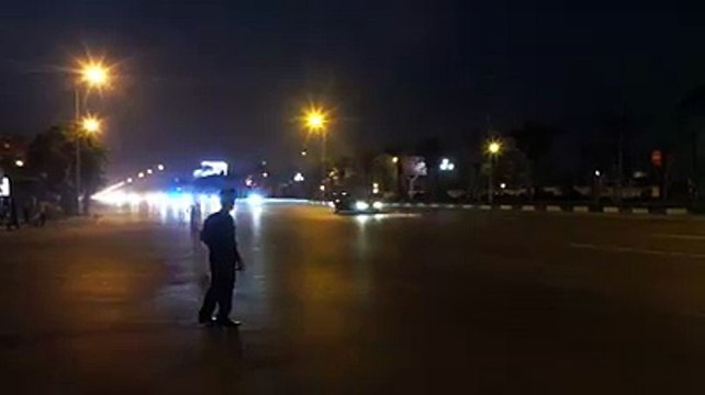 Đoàn siêu xe của Tổng thống Donald Trump di chuyển trên đường phố Hà Nội