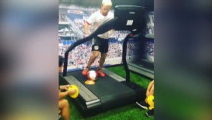 Freestyler's insane treadmill skills