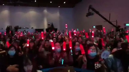 Fan Việt hò reo không ngừng khi gặp iKON