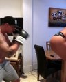 Il s’éclate à boxer les fesses de sa copine sexy (Vidéo)