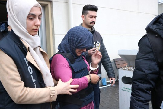 Komşusuyla Yatakta Basan Oğlunu Öldüren Cani Anneye Tepki Yağdı: Sen de Vicdan Var mı?